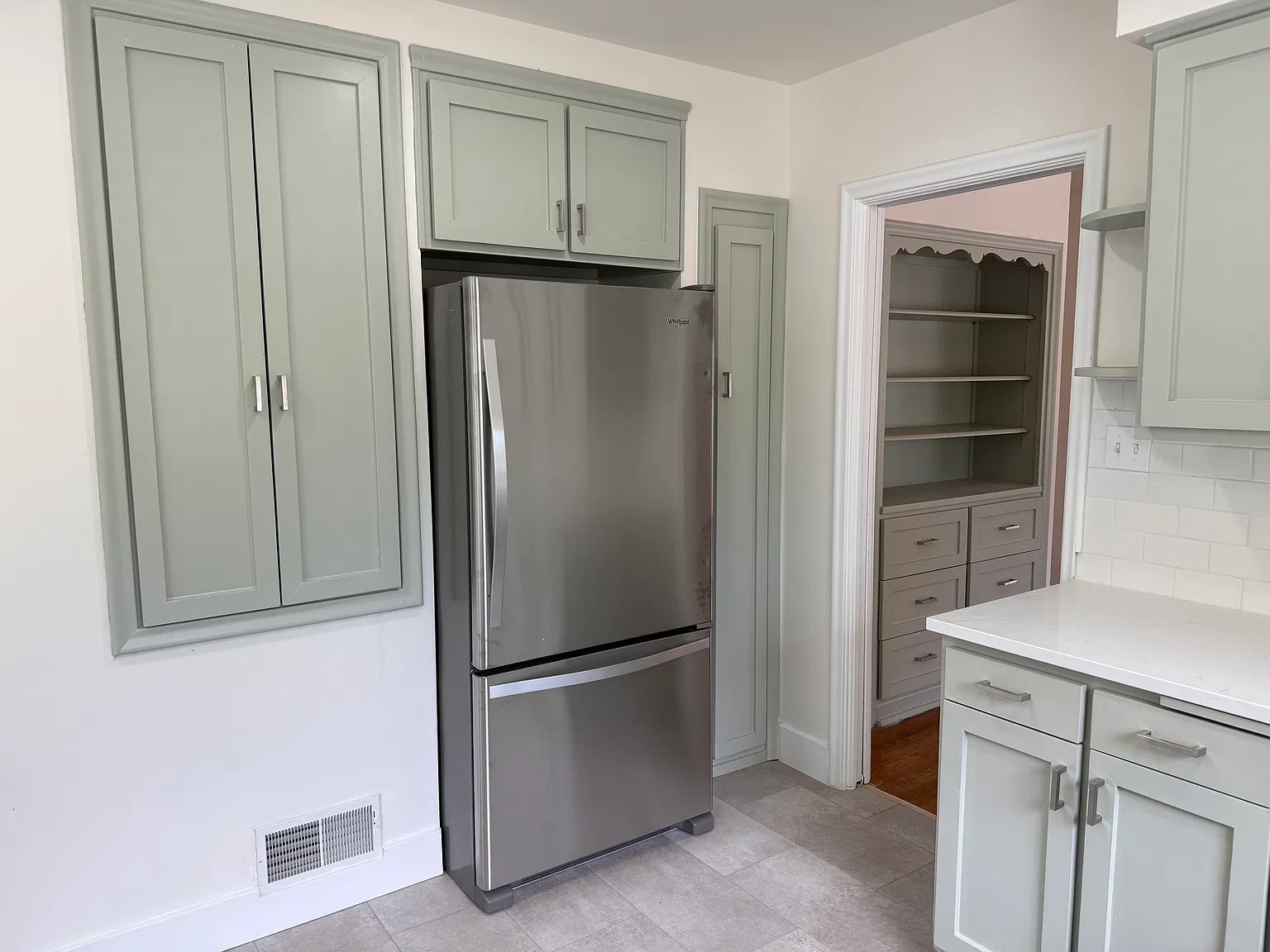 4 bed, 1.5 bath, 2568 sqft, $1,800 — Photo 4