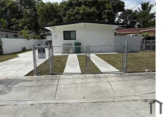 1170 NW 25th St — Photo 13