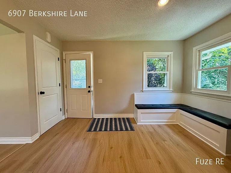 6907 Berkshire Ln — Photo 8