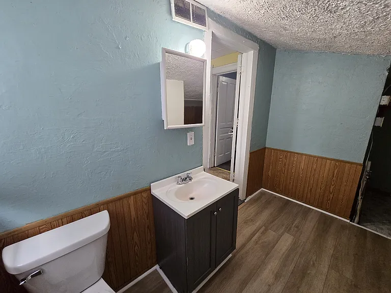 232 Center St — Photo 20