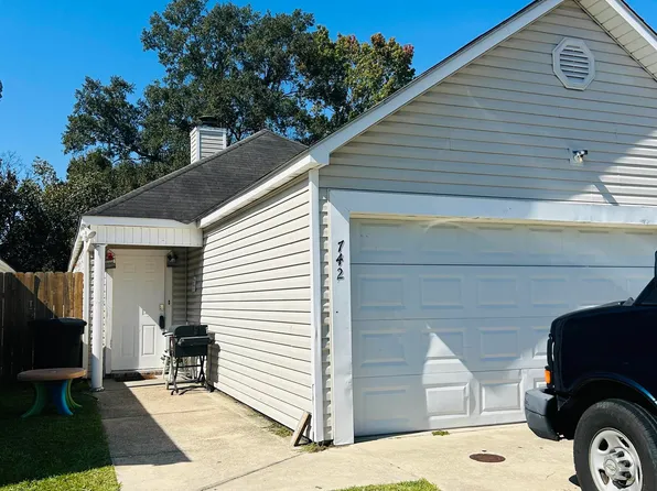 742 Hammond Manor Dr, Baton Rouge, LA 70816