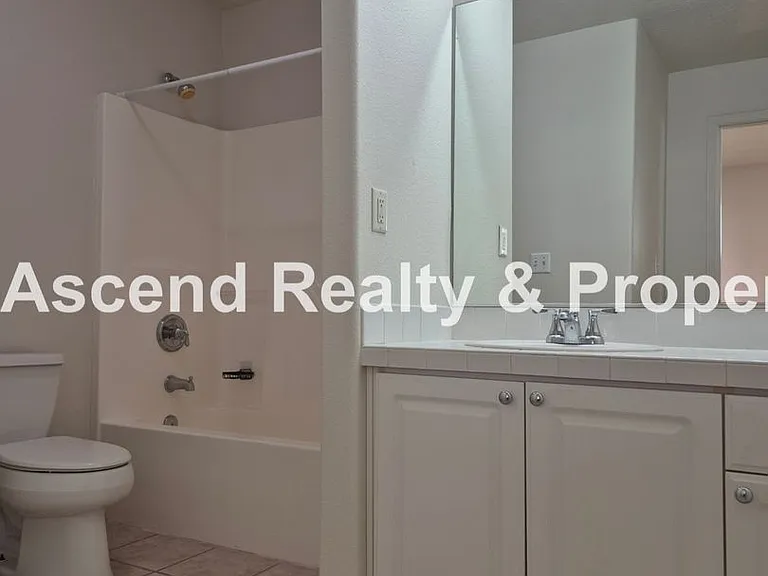 6443 NW Krislynn Ter — Photo 23