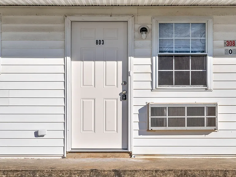 Thompsonville Ln — Photo 2