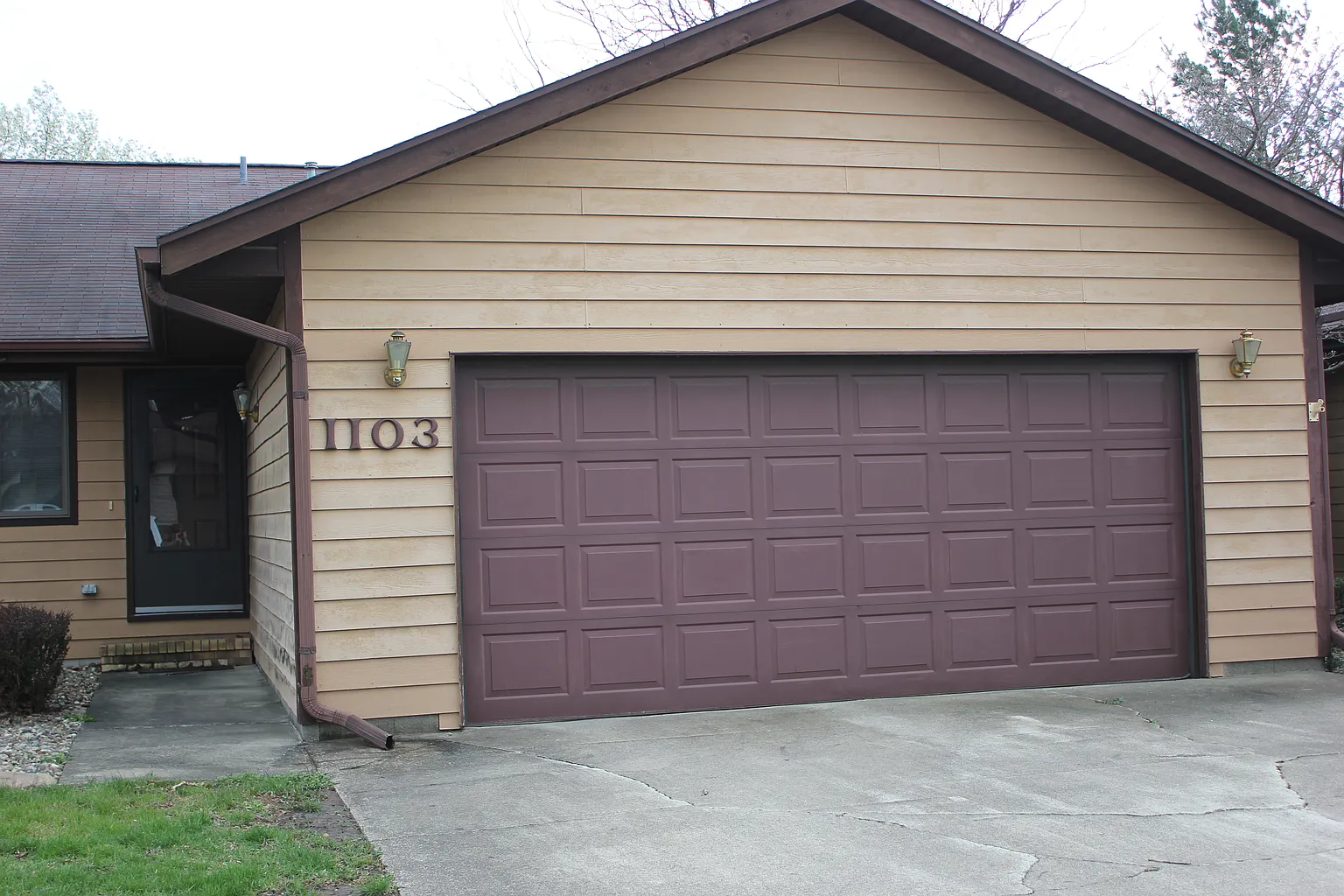 1103 Brad Dr photo 1