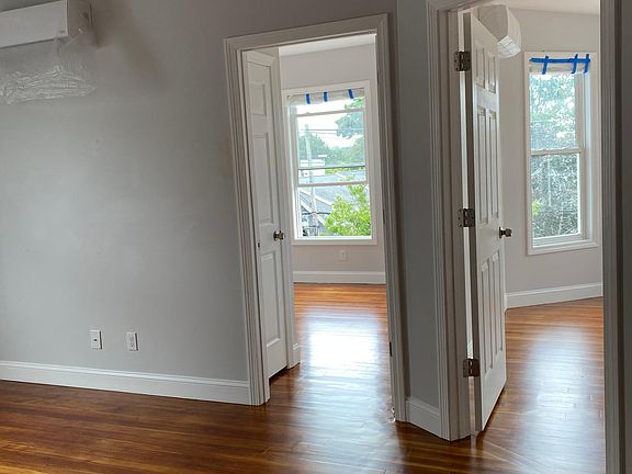 3rd image of 13 Beckford St #2A