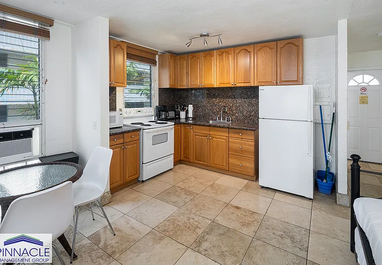 240 Liliuokalani Ave #302 — Photo 3