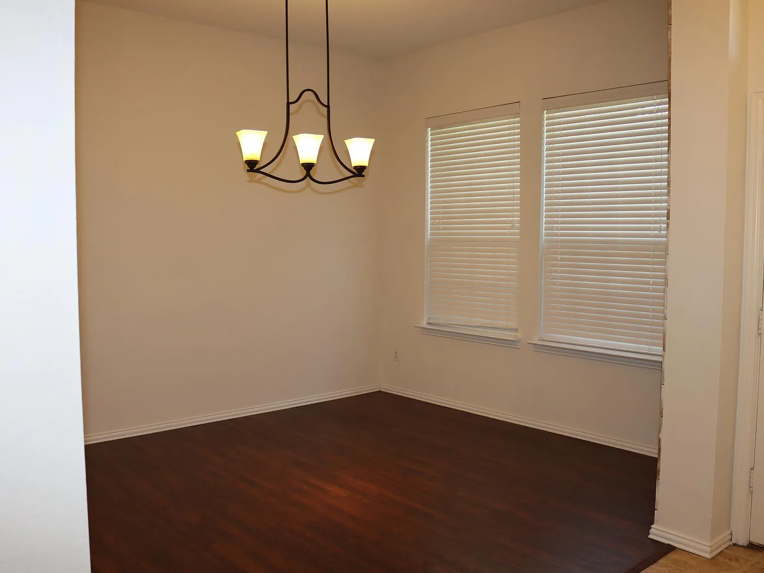 1548 Idlewild Dr — Photo 2