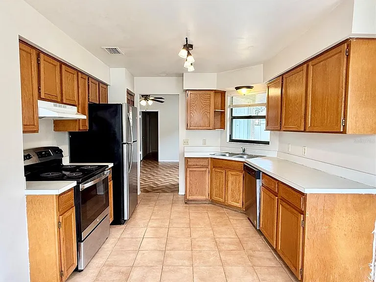 1215 Creekbottom Cir — Photo 8