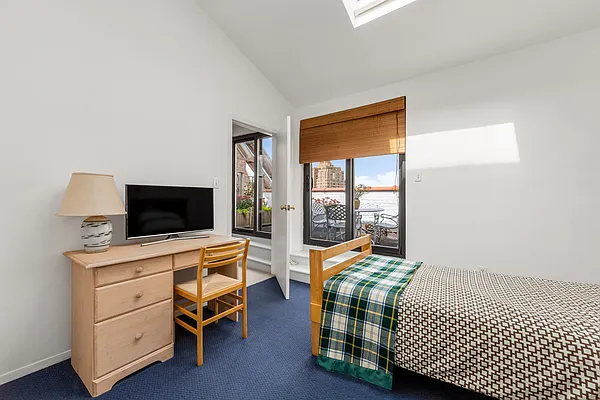 Sold by Compass | media 7