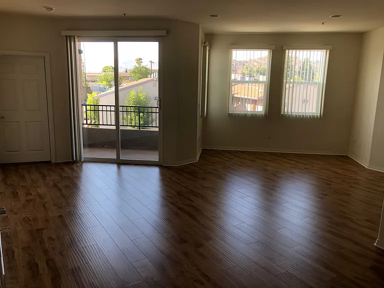 Glenoaks Villas — Photo 41