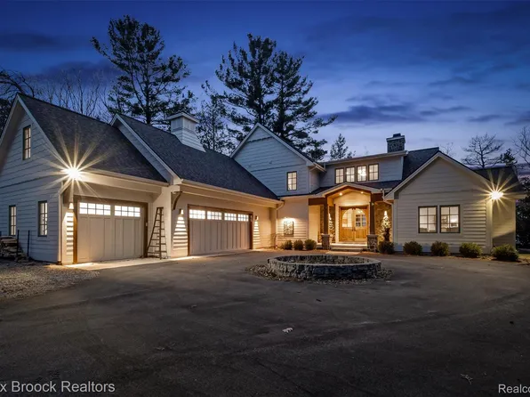 1432 S East Torch Lake Dr, Bellaire, MI 49615