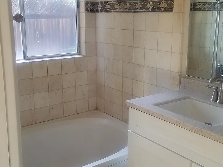 146 Valencia Way — Photo 11