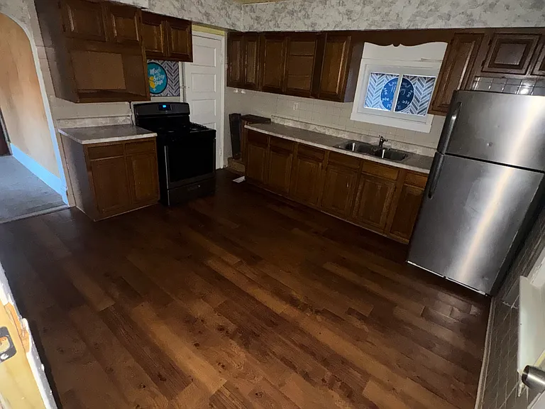 1427 E 51st St #3 — Photo 2