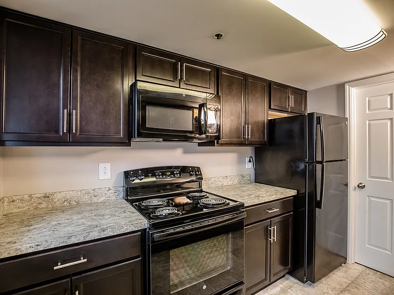 Park Plaza Apartments — Photo 20