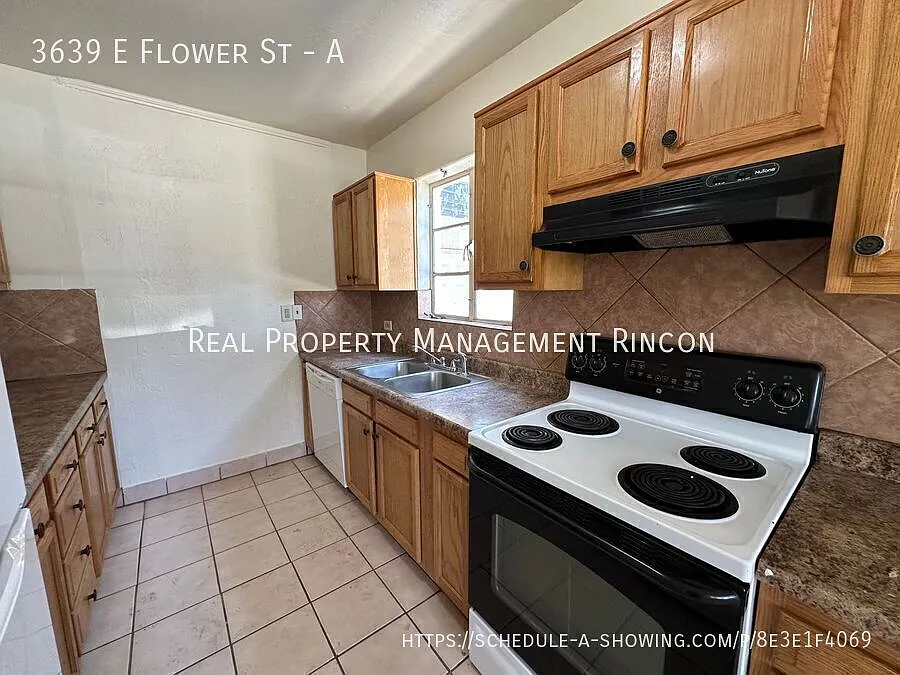 Centrally Located 3-Bed, 1-Bath Duplex Apartment! Water, Sewer & Trash Included!! — Photo 4