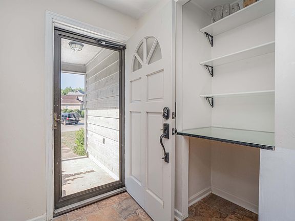 5th image of 10 Shuler Cir