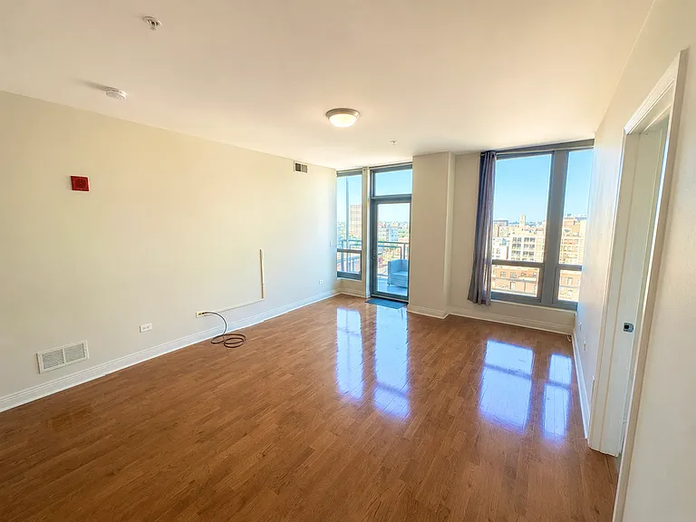 565 W Quincy St #1608 — Photo 4