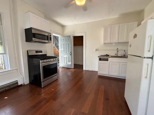 275 Franklin Ave APT 2S, Hartford, CT 06114