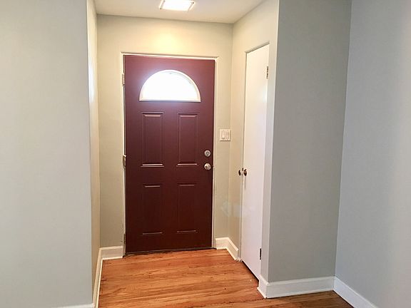 2nd image of 915 N 12th St