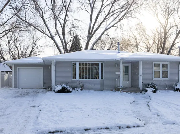222 21st Ave N, Fargo, ND 58102
