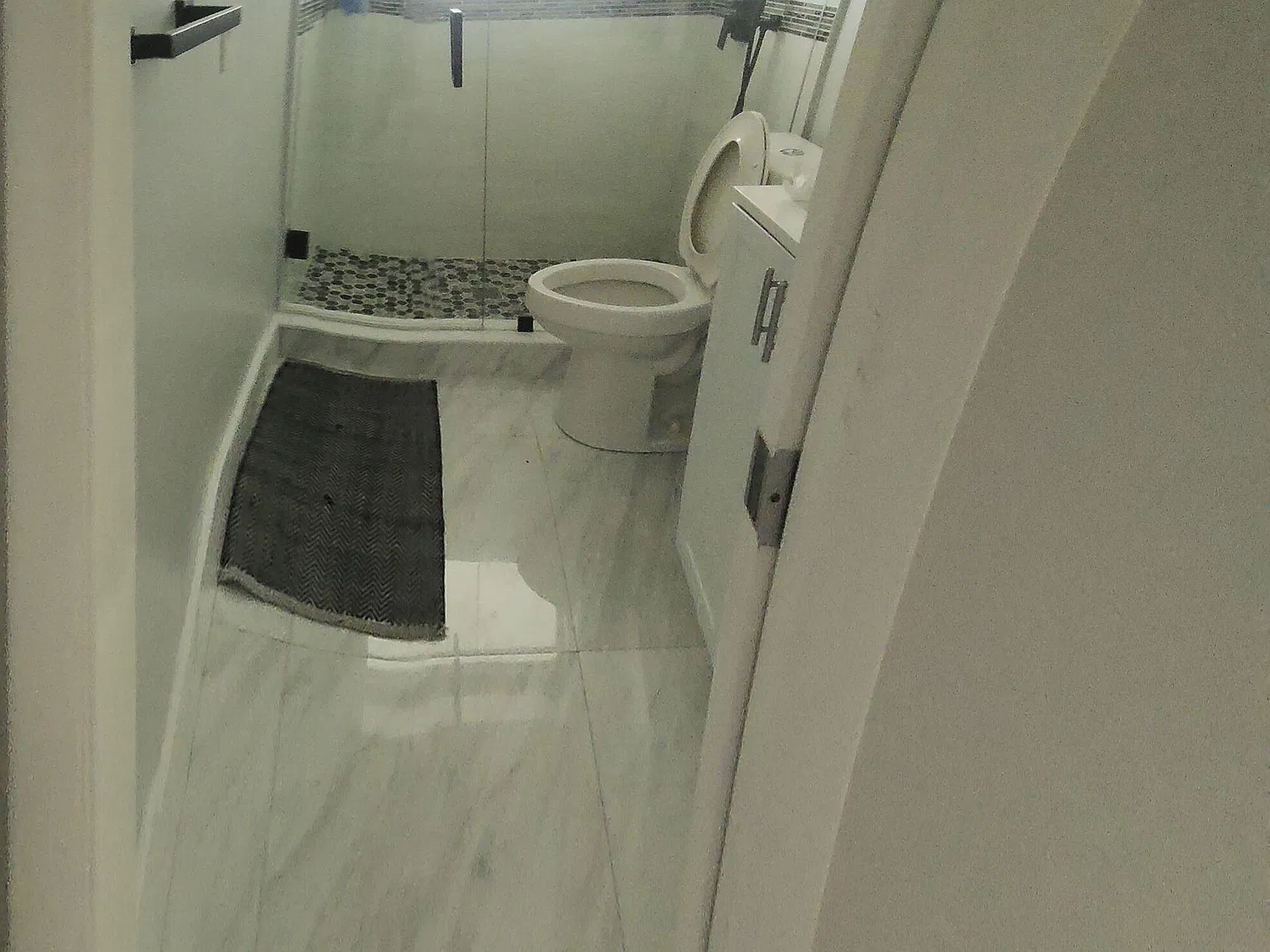 2 bed, 1.0 bath, 829 sqft, $1,800 — Photo 2