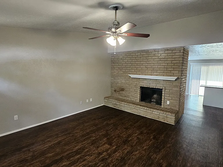 22903 Millgate Dr — Photo 4