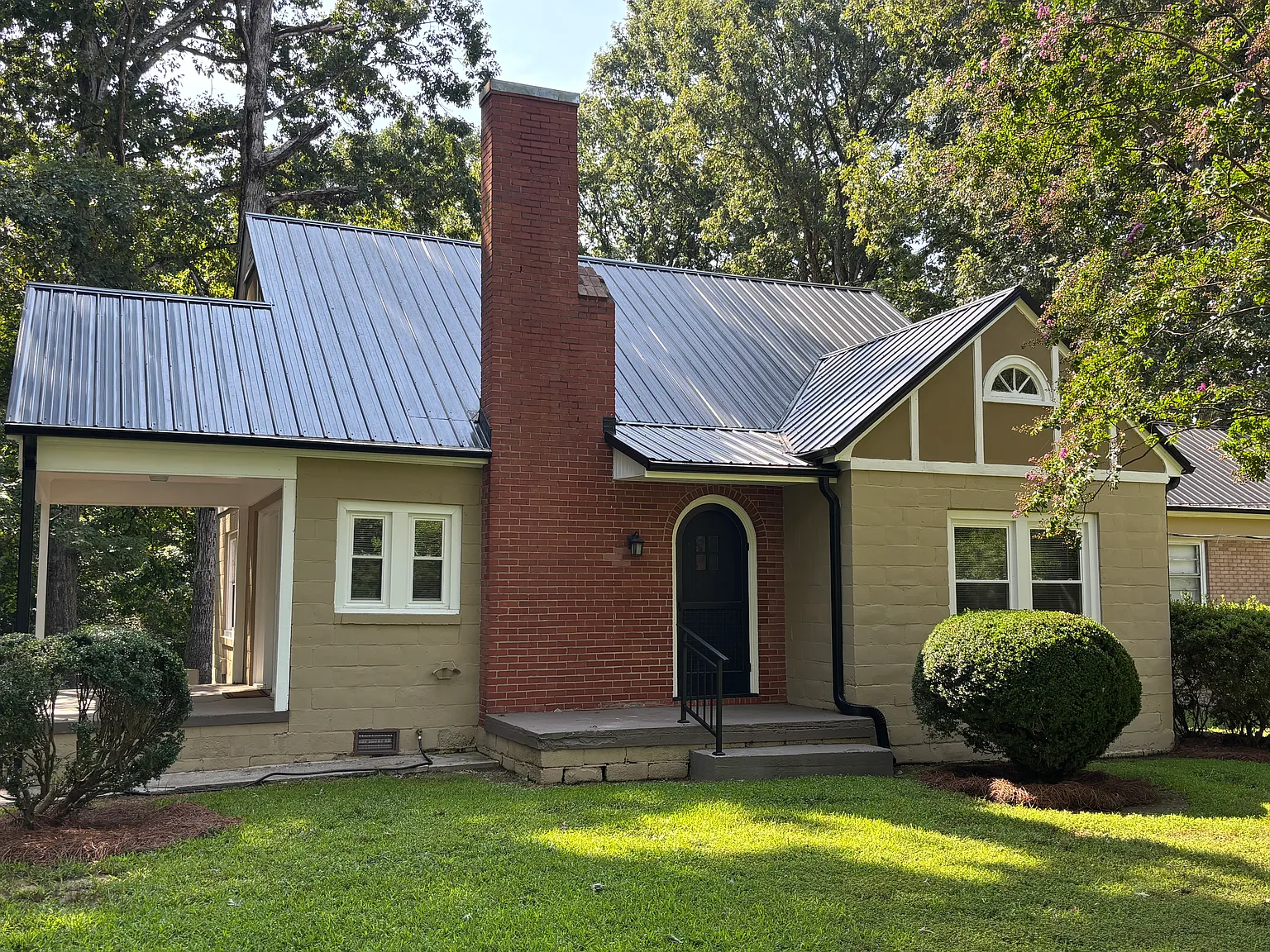 2 bed, $1,300 — Photo 1