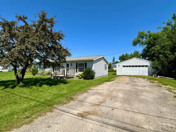 1030 Randolph St, Cheboygan, MI 49721