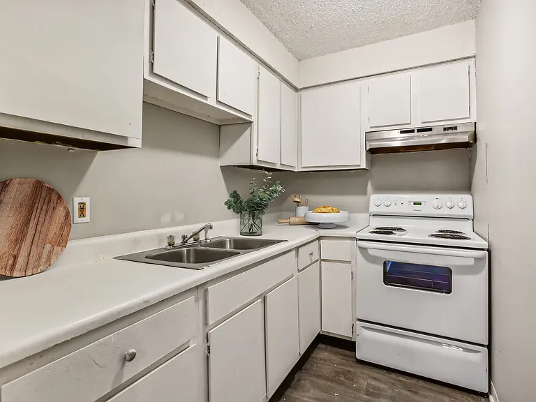 Northfield Manor Apartments — Photo 2