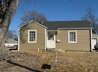 1122 N Hewett Ave, Hastings, NE 68901