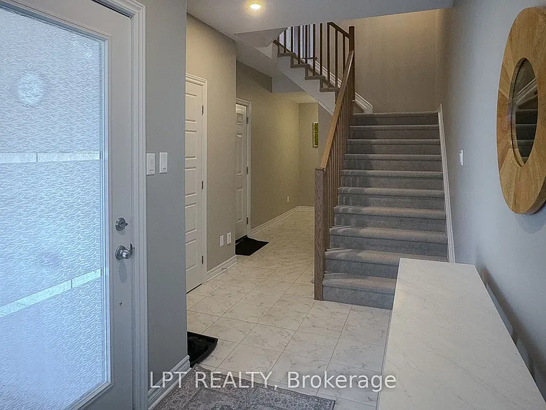 552 Labrador Cres — Photo 4