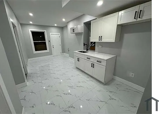 933 Grove St #1 — Photo 1