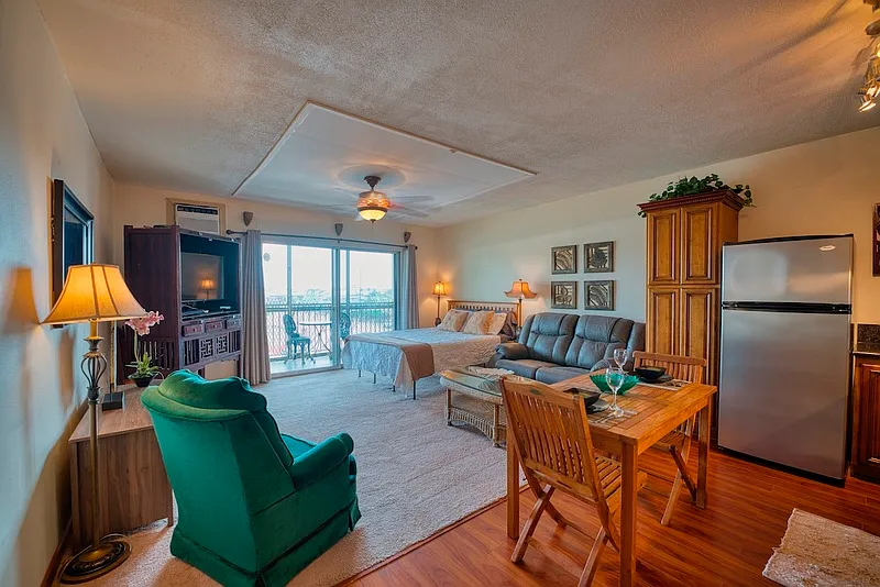 355 Kalanianaole Ave #304
