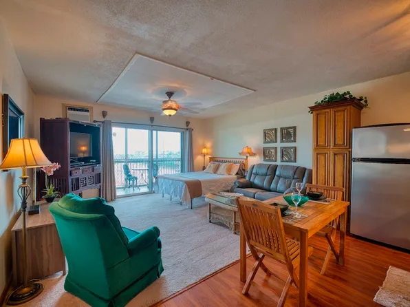 355 Kalanianaole Ave APT 304, Hilo, HI 96720