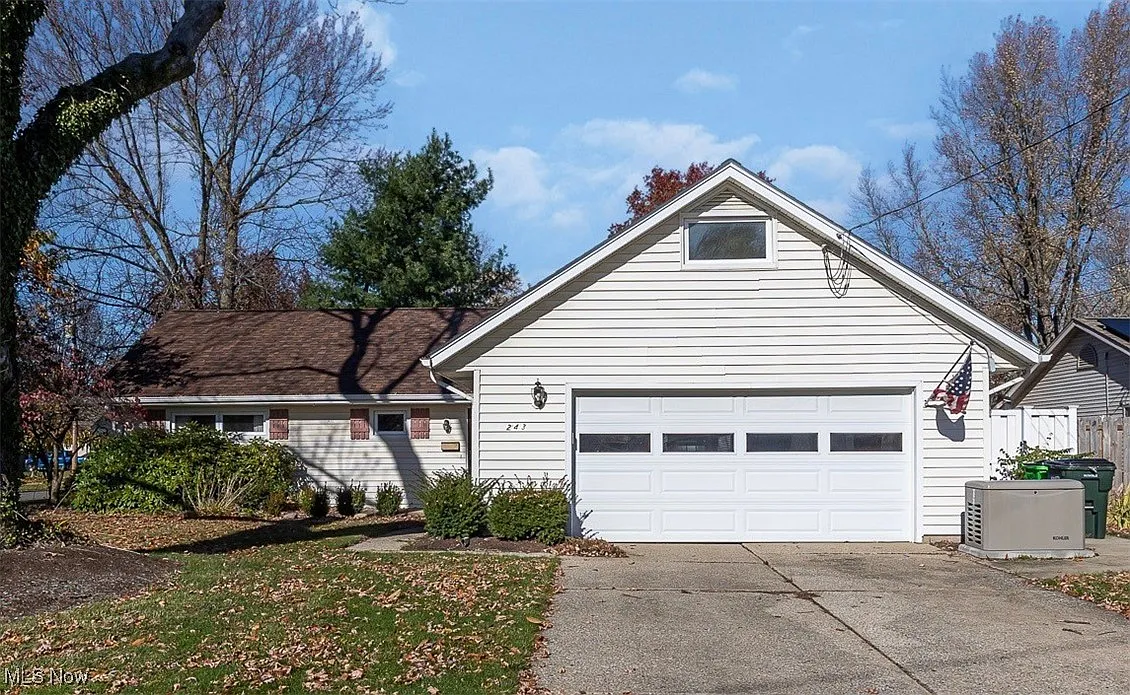243 Edgewood Dr photo 1