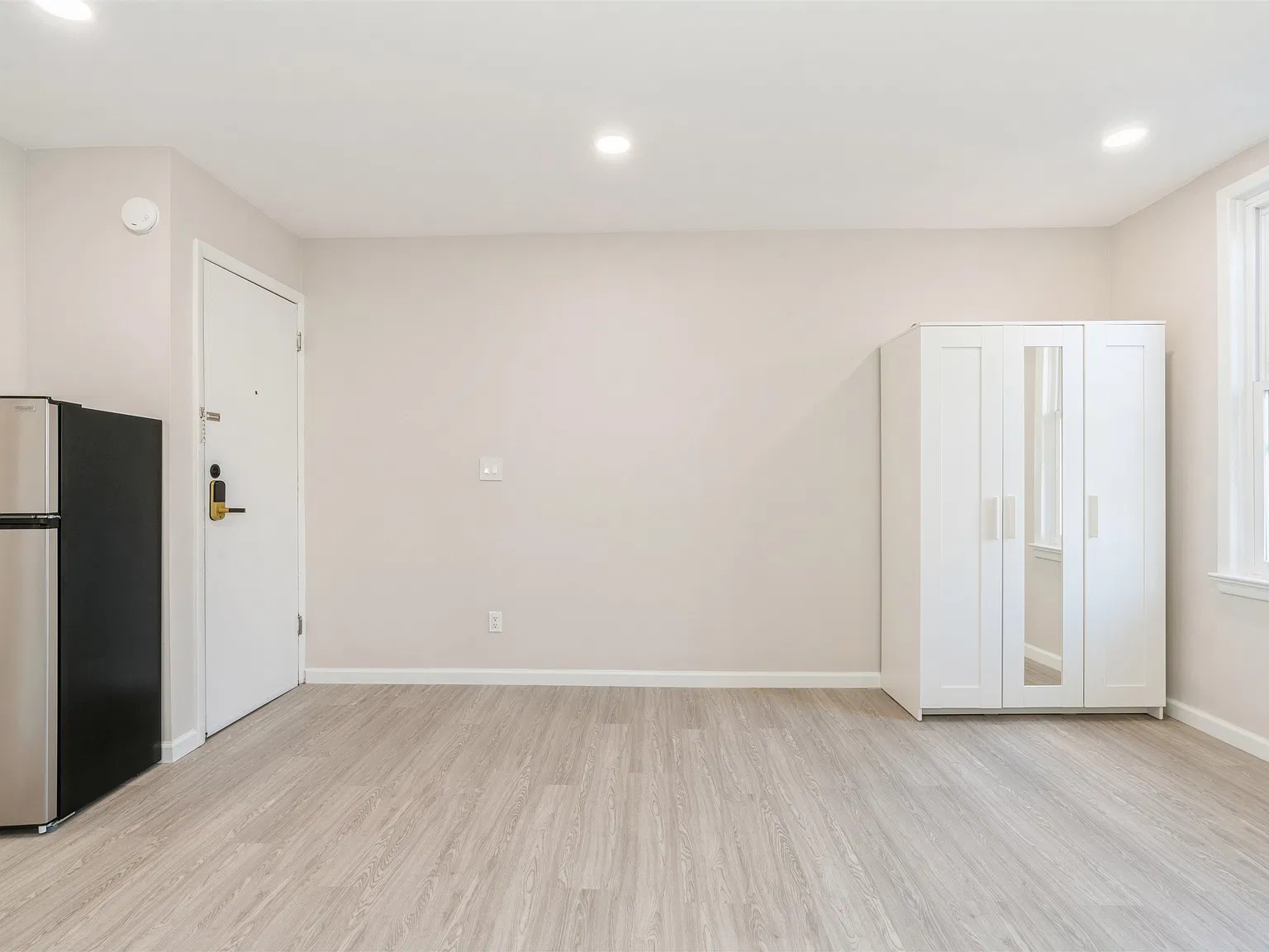 Studio, 1.0 bath, 400 sqft, $1,800 — Photo 4