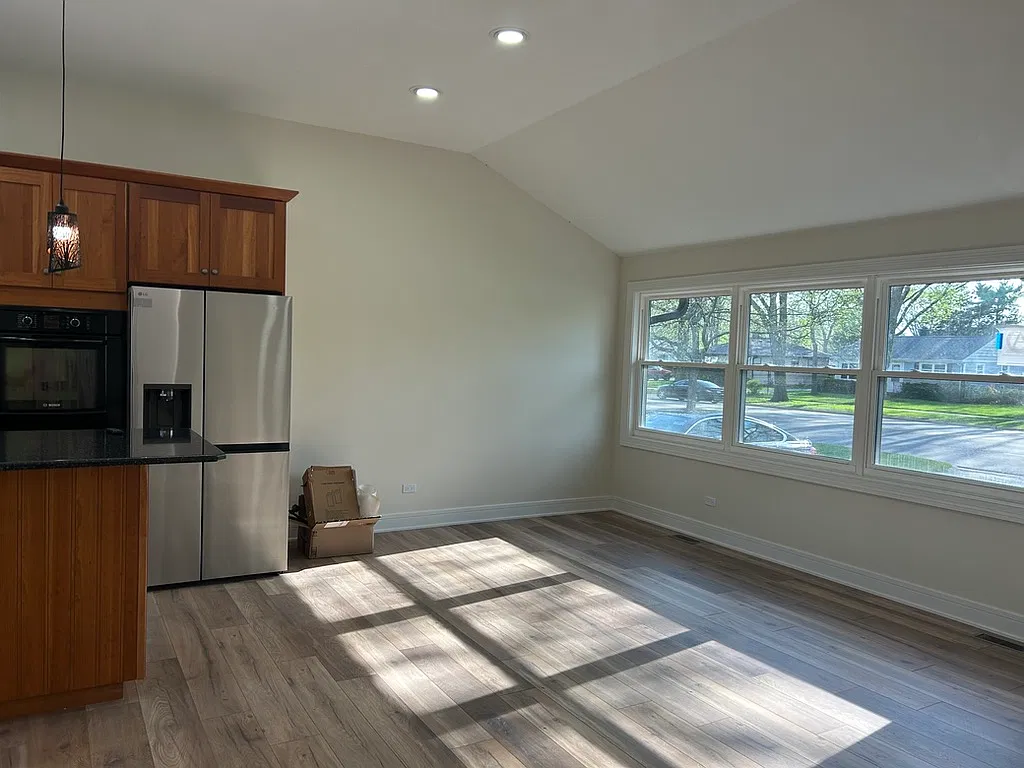 4 bed, 2100 sqft, $4,200 — Photo 2