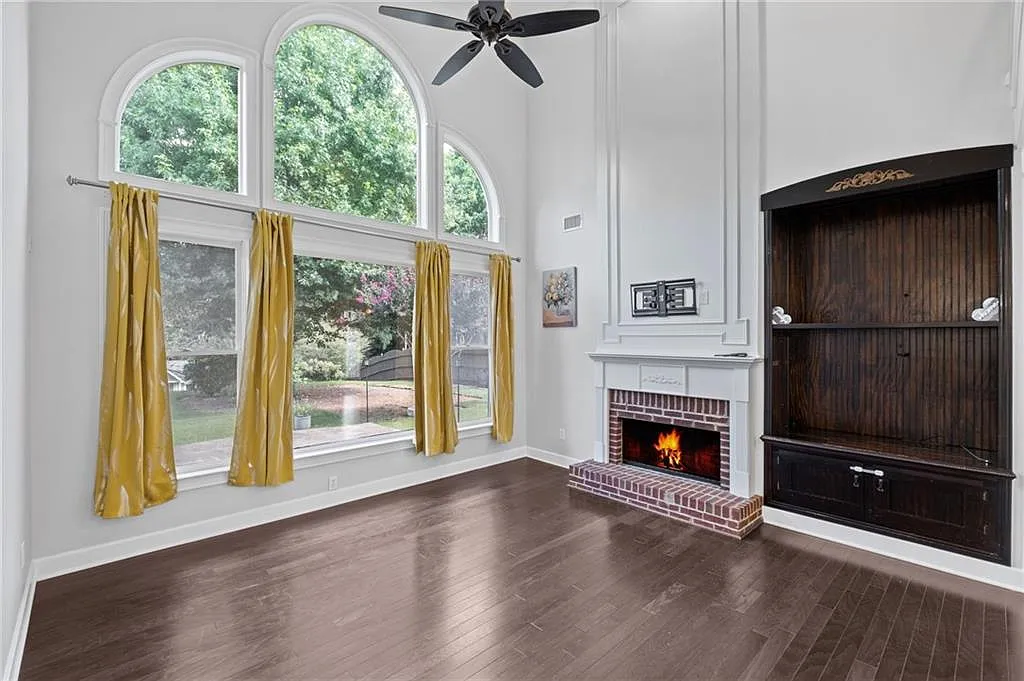 5 bed, 3.5 bath, 3205 sqft, $3,950 — Photo 3