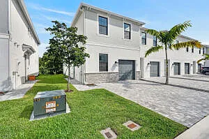 3 bed, 2.5 bath, 1723 sqft, $3,100 — Photo 2