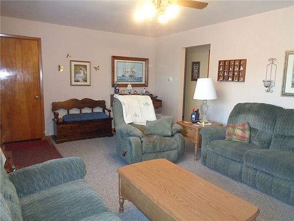 3rd image of 3942 East Ave