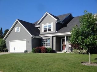 888 Apple Grove Ln, Oconomowoc, WI 53066