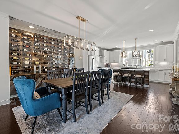 4th image of 1241 Cotswold Pl