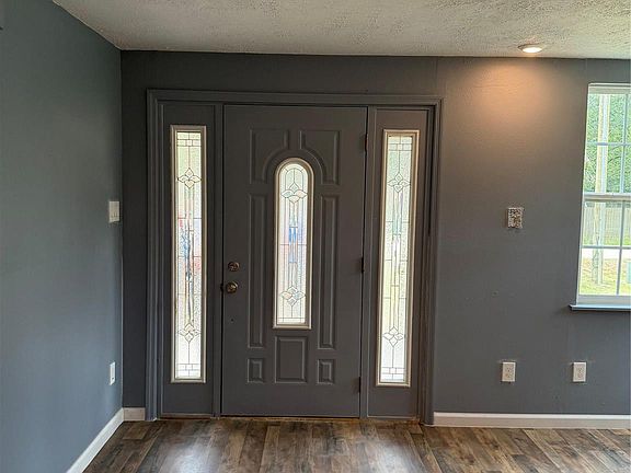 3rd image of 207 Robbie Rd