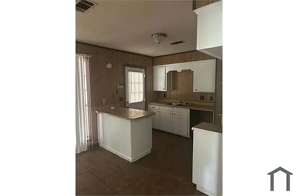 Building Photo - 235 Ramada Cir