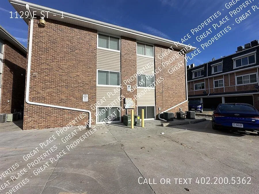 Building Photo - 1129 E St #1