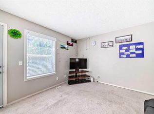 147 N Saddlebrook Point NE, Calgary, AB T3J0G3