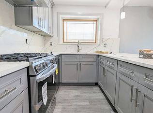 20-11 21st St #B, Astoria, NY 11105