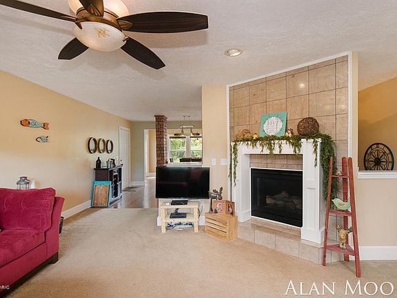 4th image of 182 Indian Bluffs Dr NE