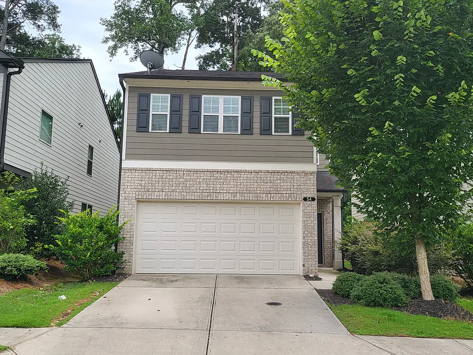 54 Laurel Dr E