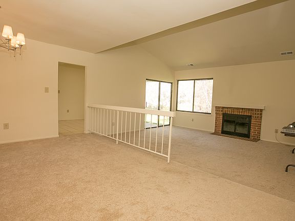 4th image of 1 Walnutwood Ct